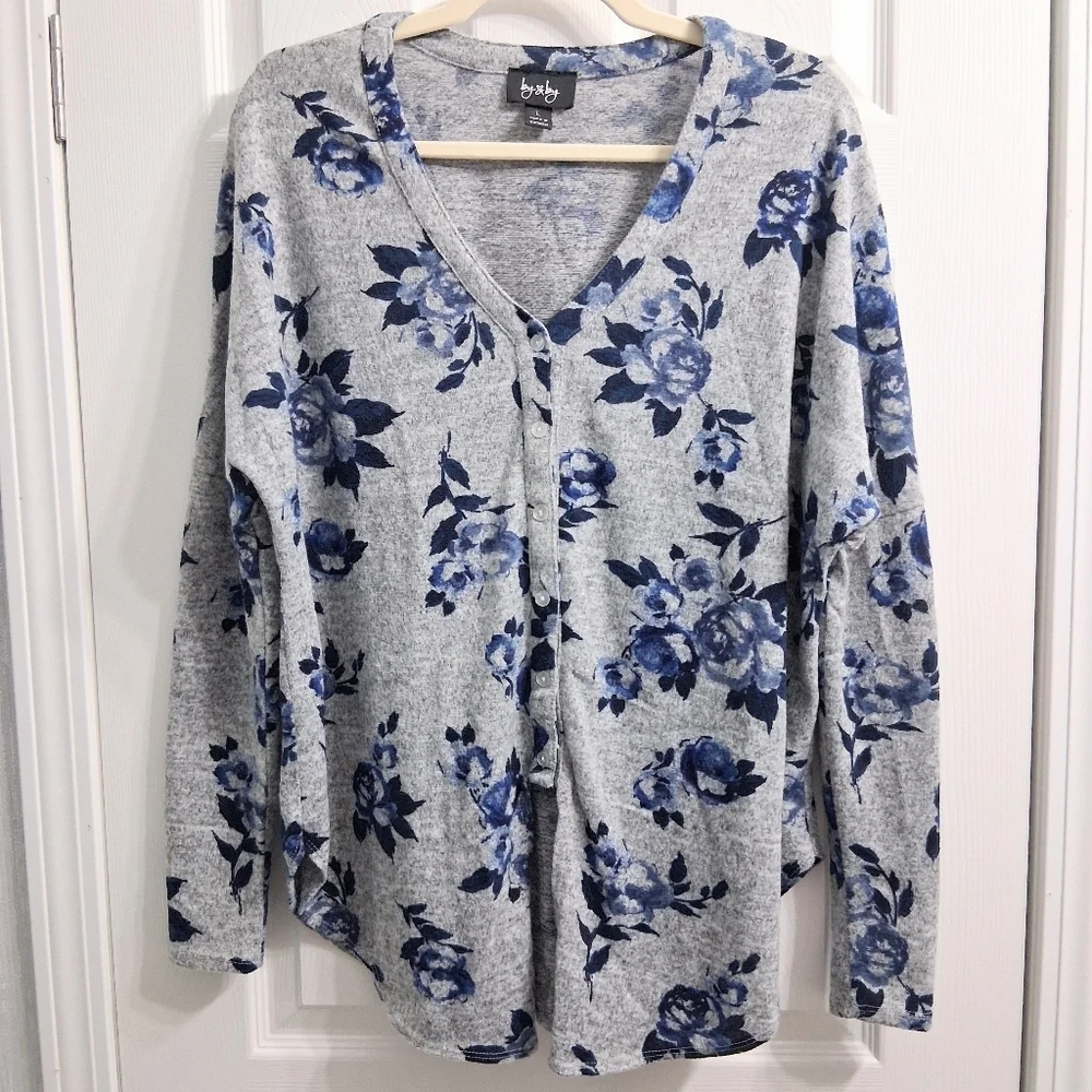 By & By Sweater Blue Roses Gray Background Size Large